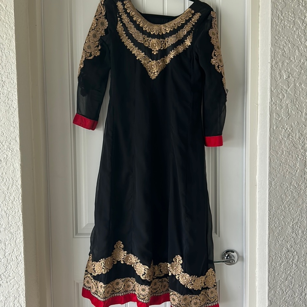 Indian Anarkali with Faux golden layered necklace look
